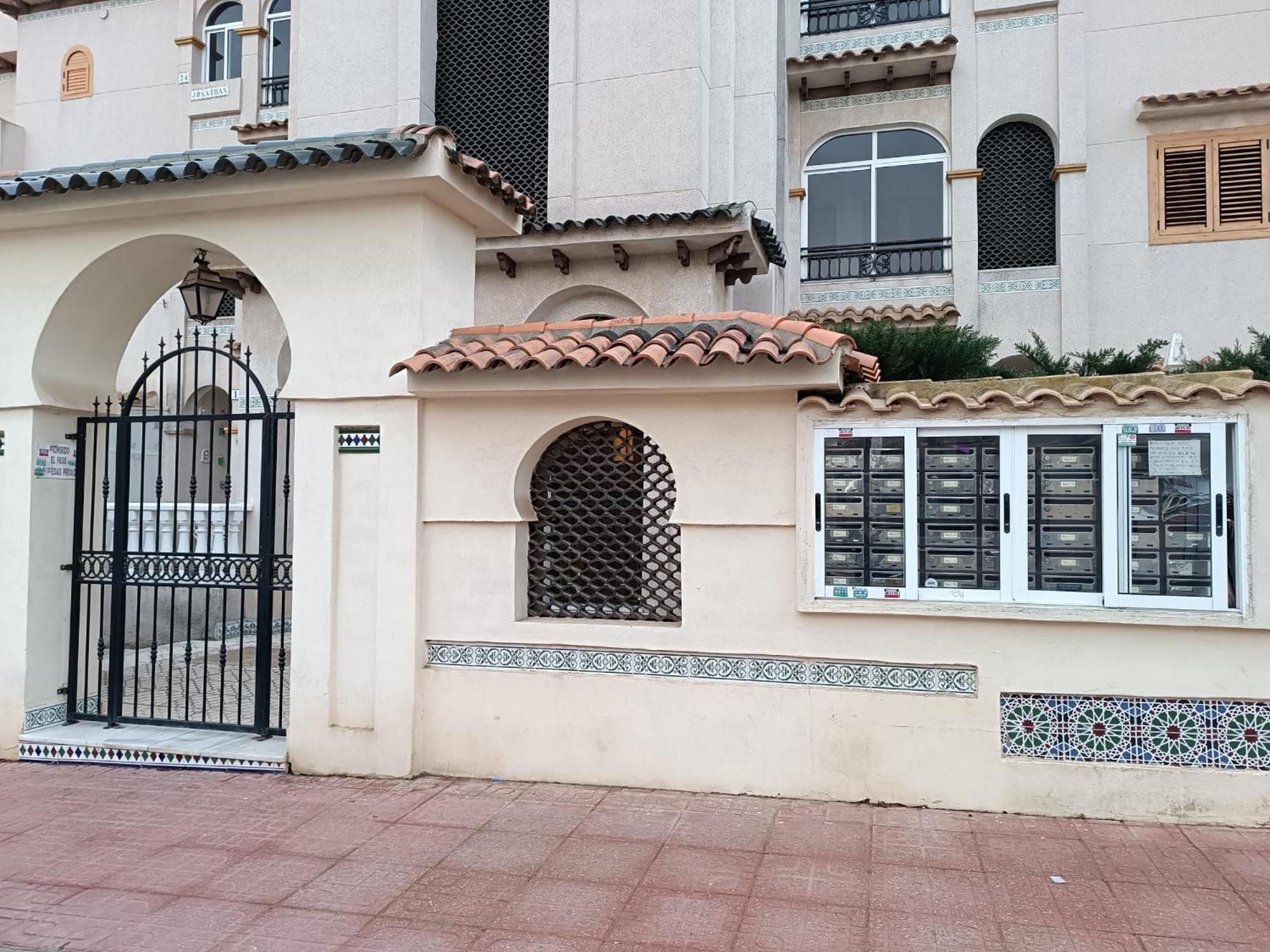 Residencia Alhambra Los Cisnes ตอร์เรเวียคา ภายนอก รูปภาพ